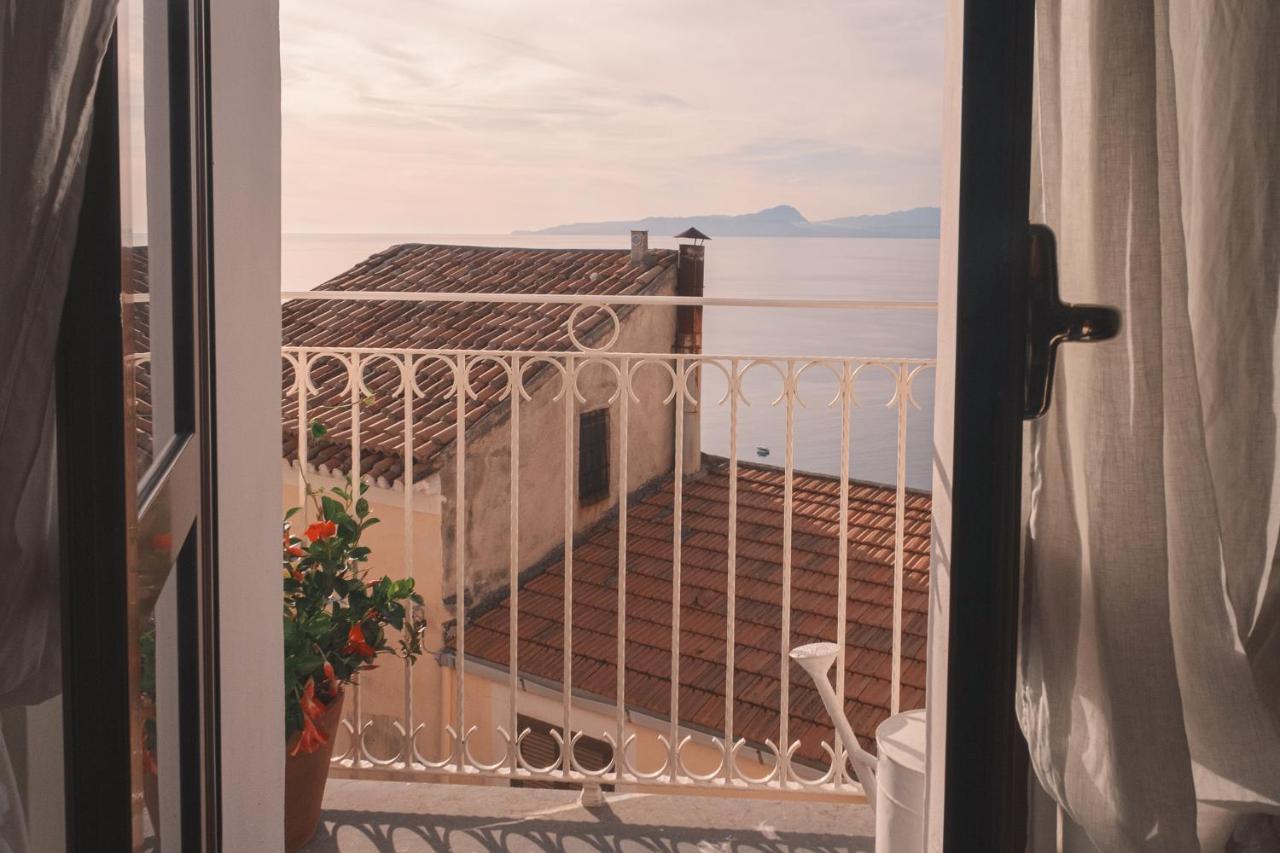 La Casa Nel Borgo Bed & Breakfast Сан Никола Арчела Екстериор снимка