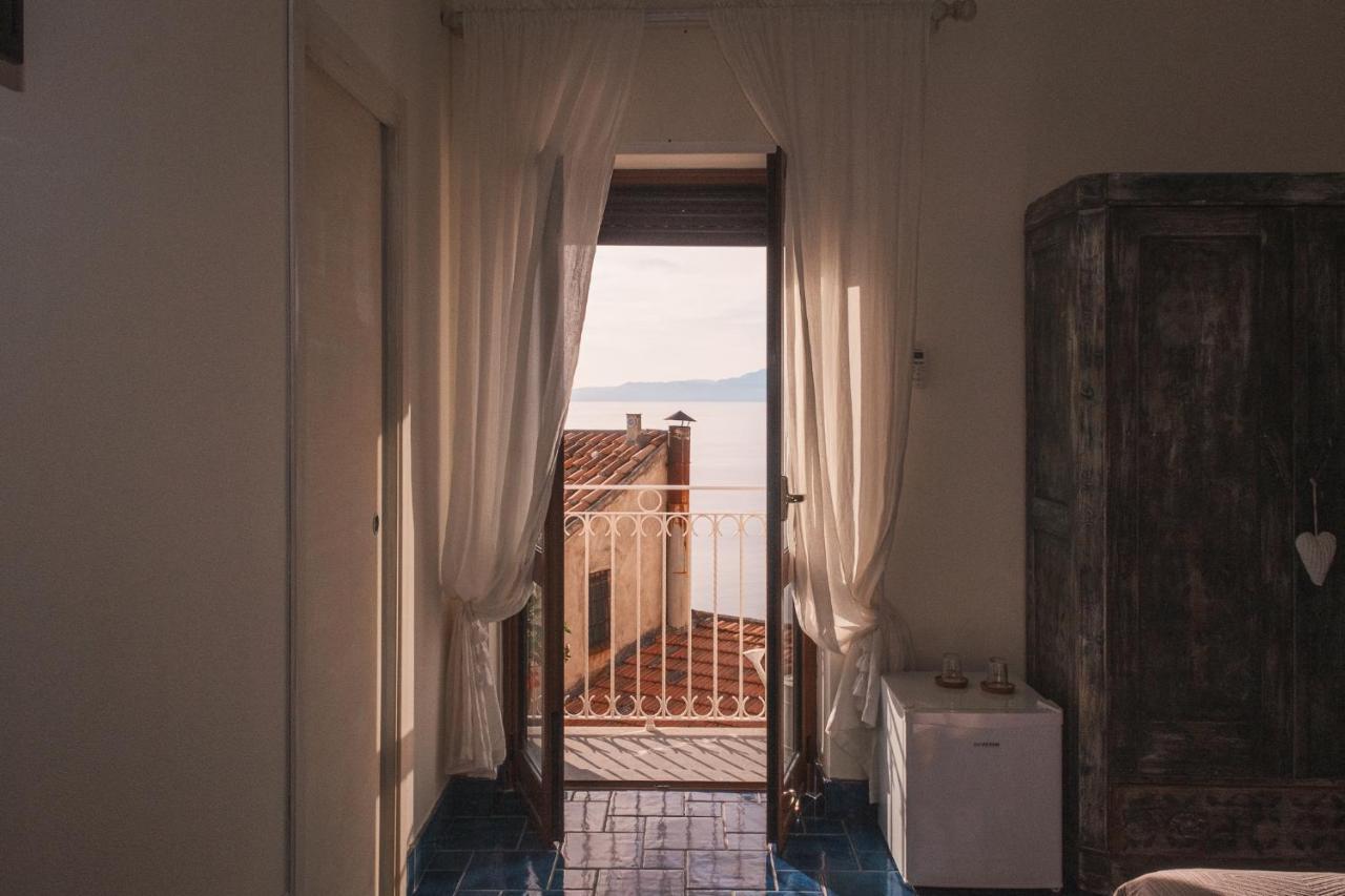 La Casa Nel Borgo Bed & Breakfast Сан Никола Арчела Екстериор снимка